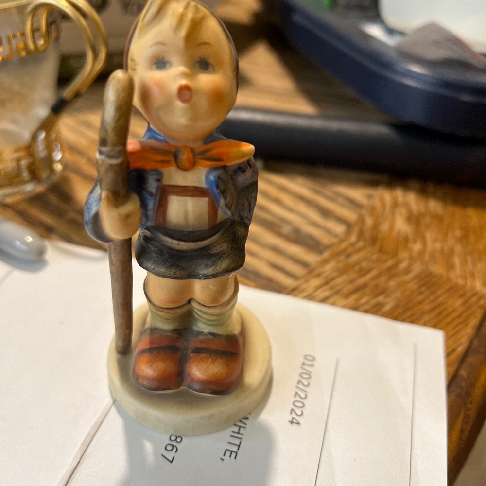 Hummel little hiker